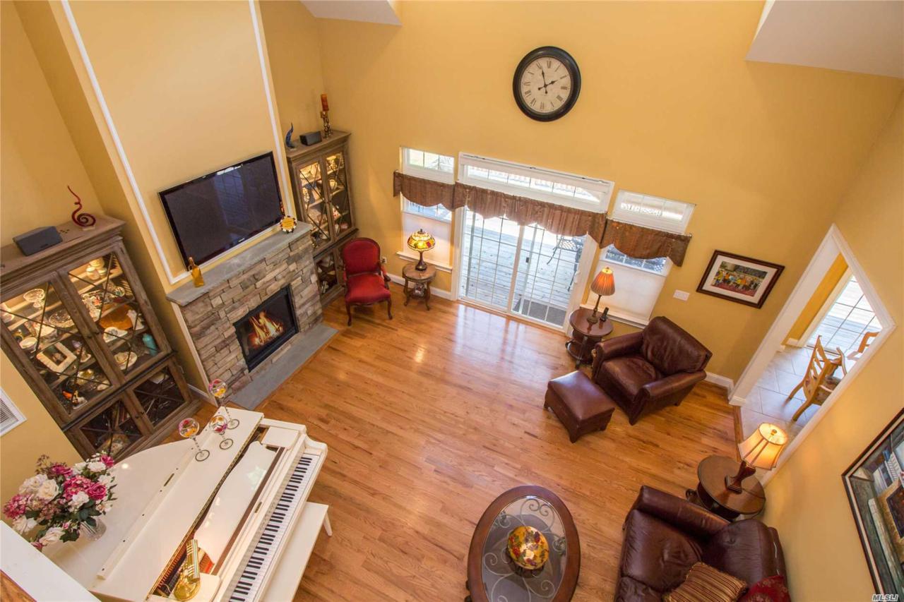 10 Jenna Ct - Photo 1