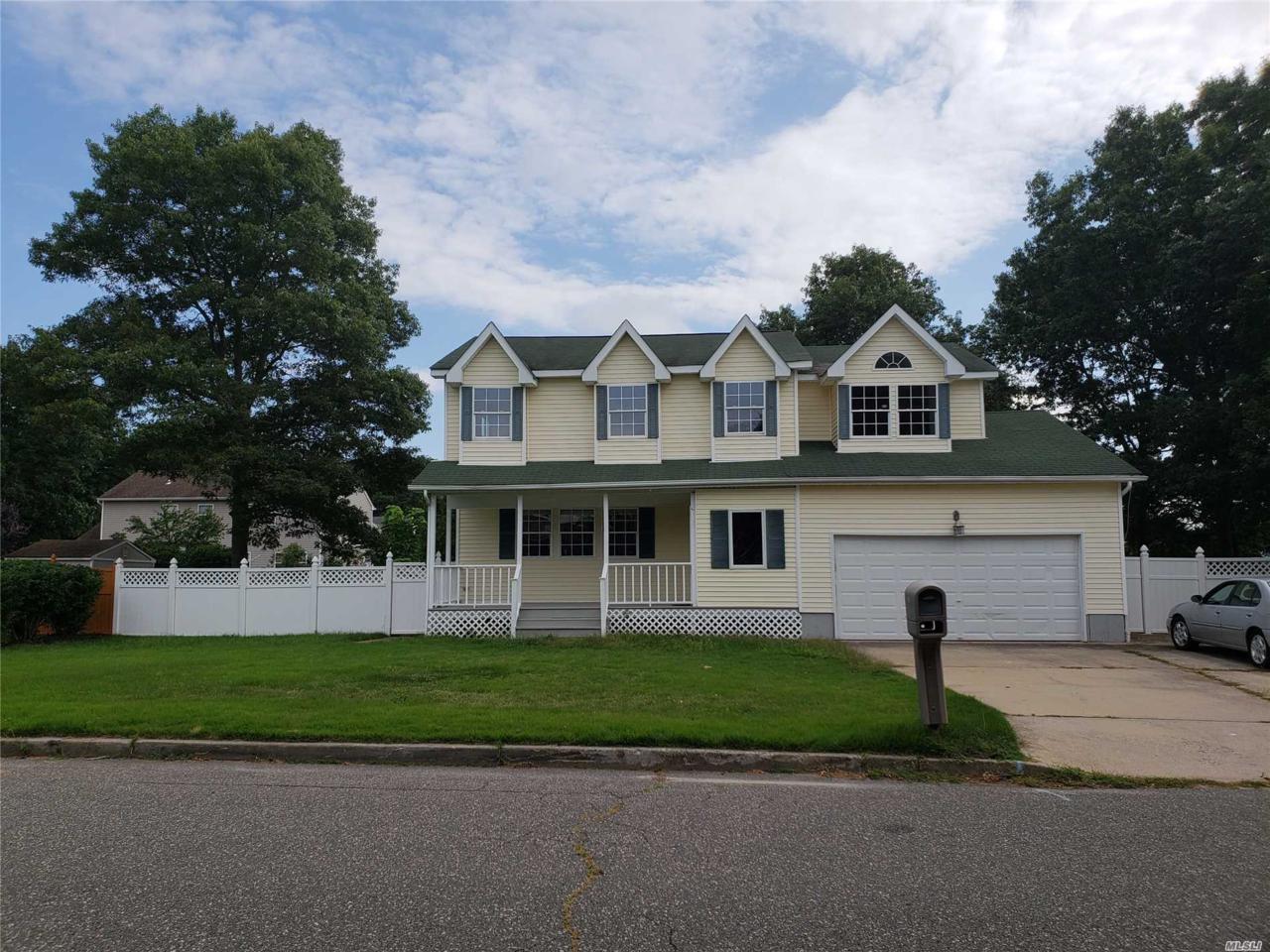 8 Sullivan Ave - Photo 1