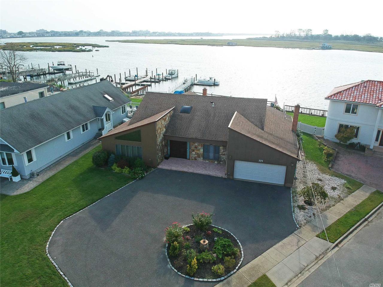 171 Warwick Blvd - Photo 1