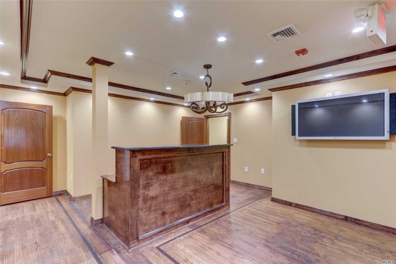 100 Nicholai St - Photo 1