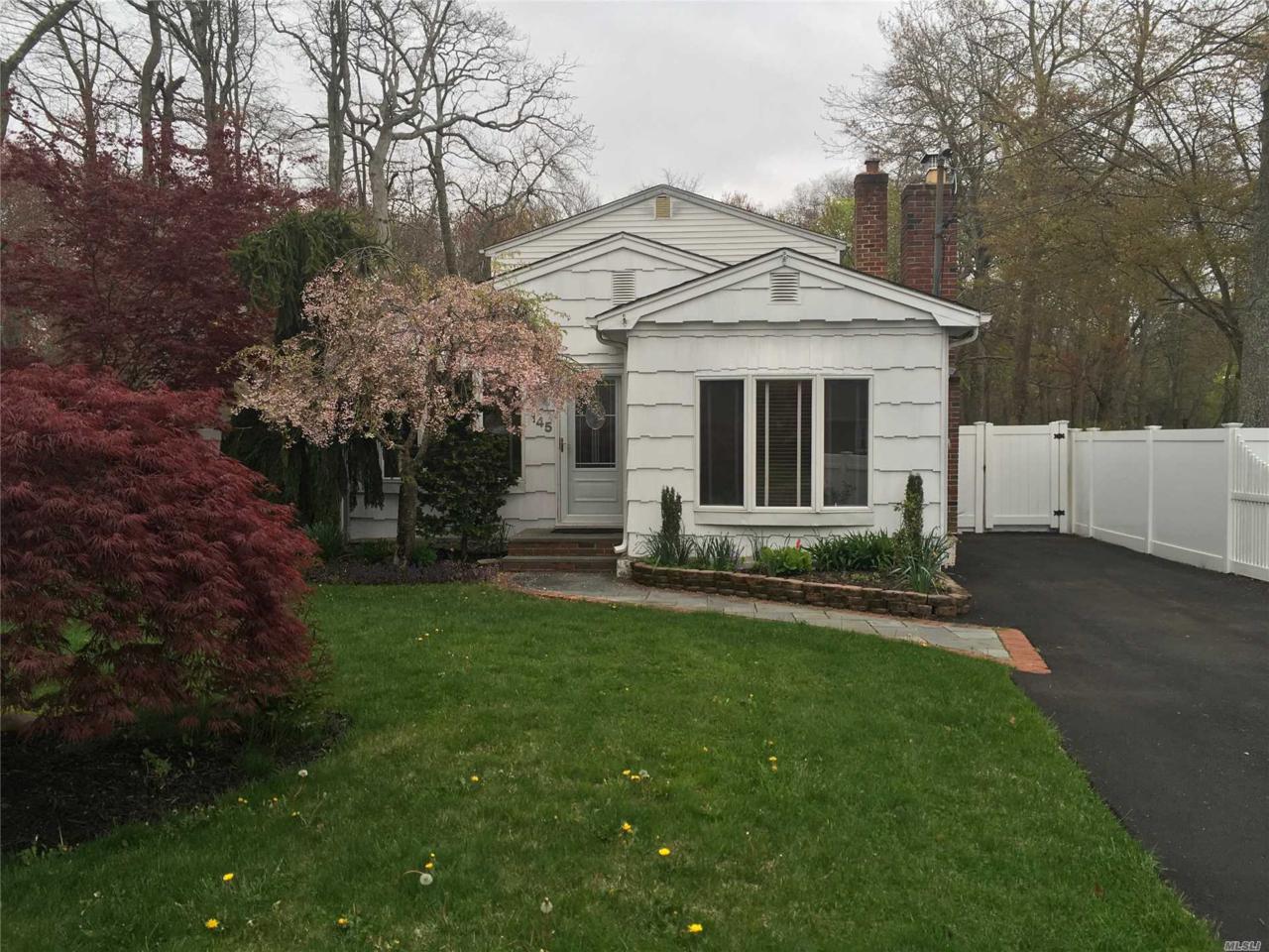 145 Vanderbilt Blvd - Photo 1