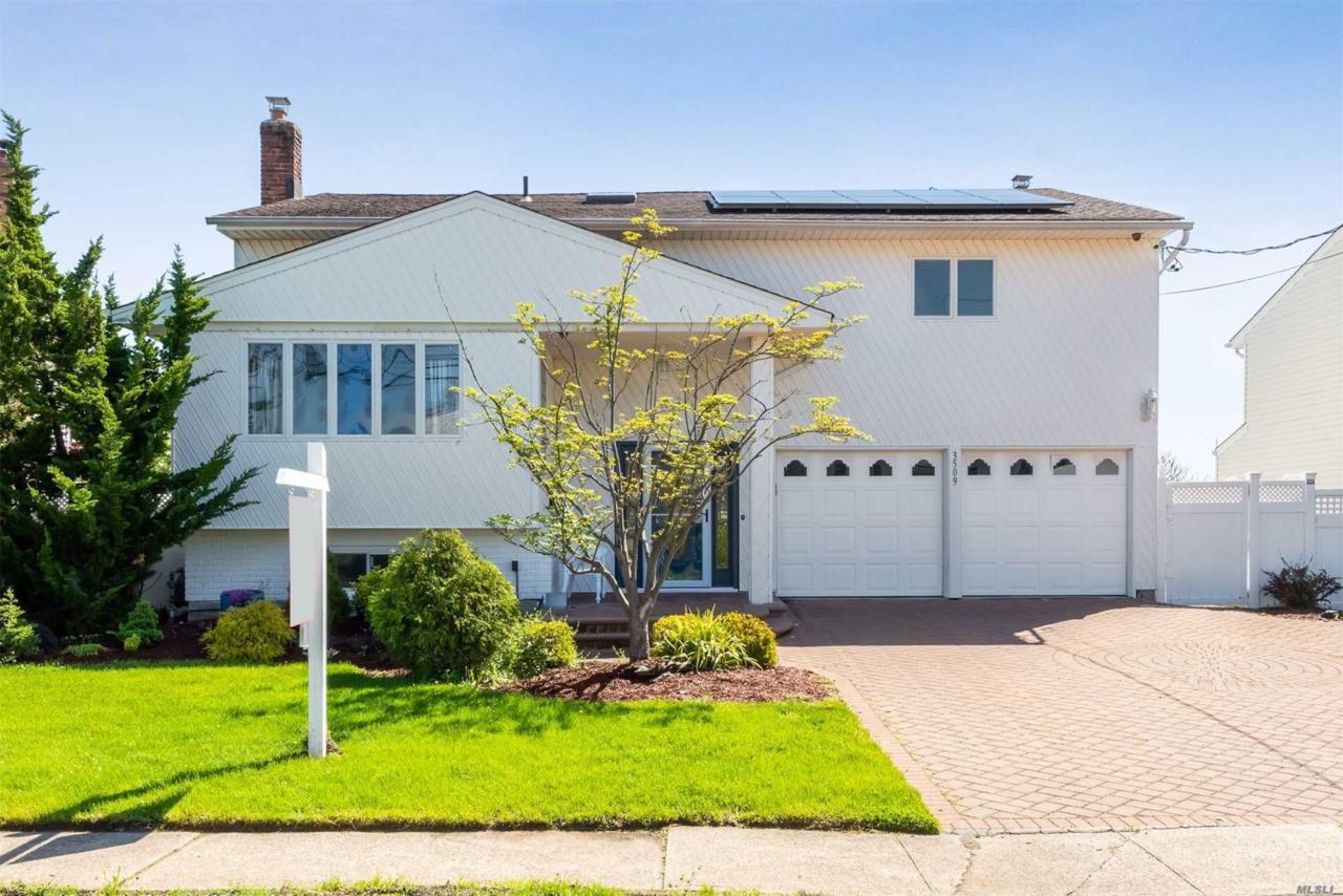 3509 Daniel Crescent - Photo 1