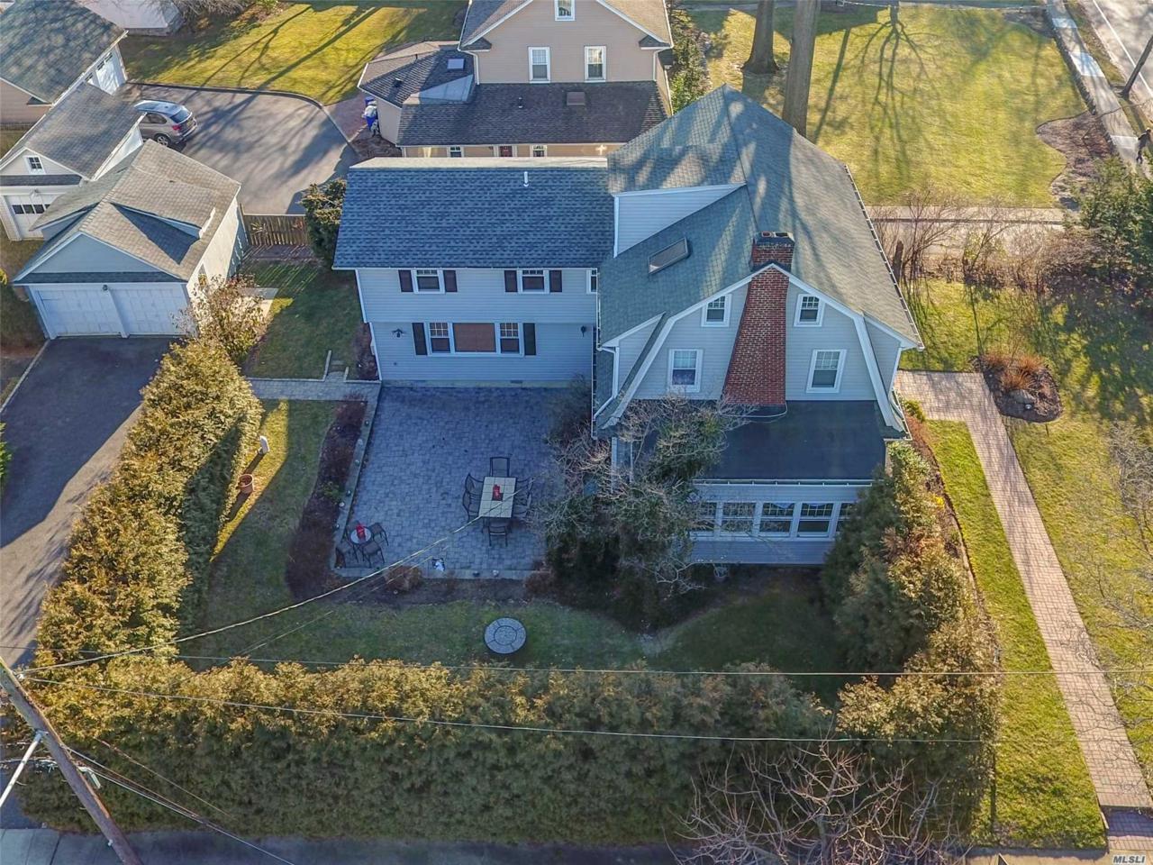141 Hempstead Ave - Photo 1