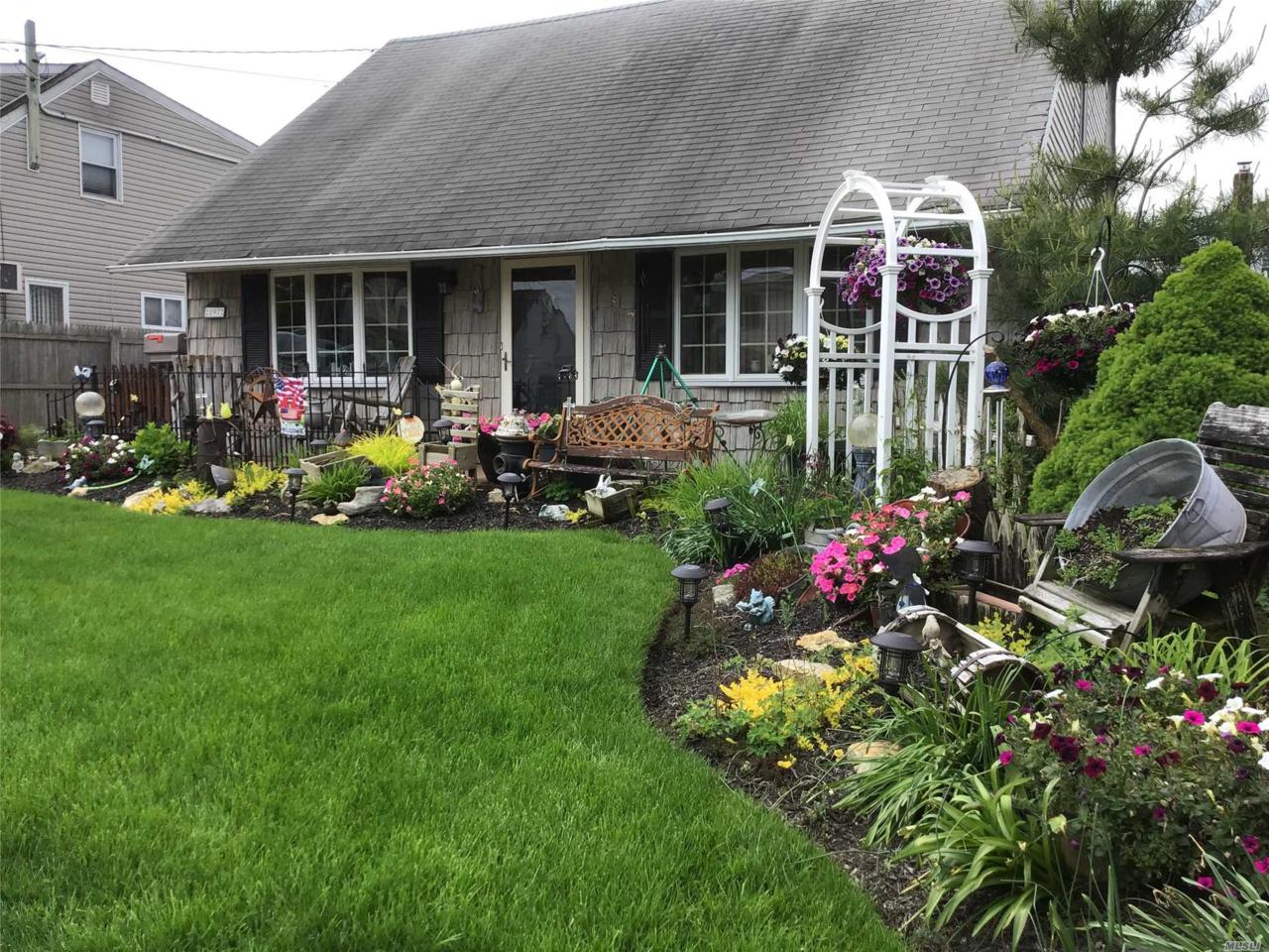 897 Washington Ave - Photo 1