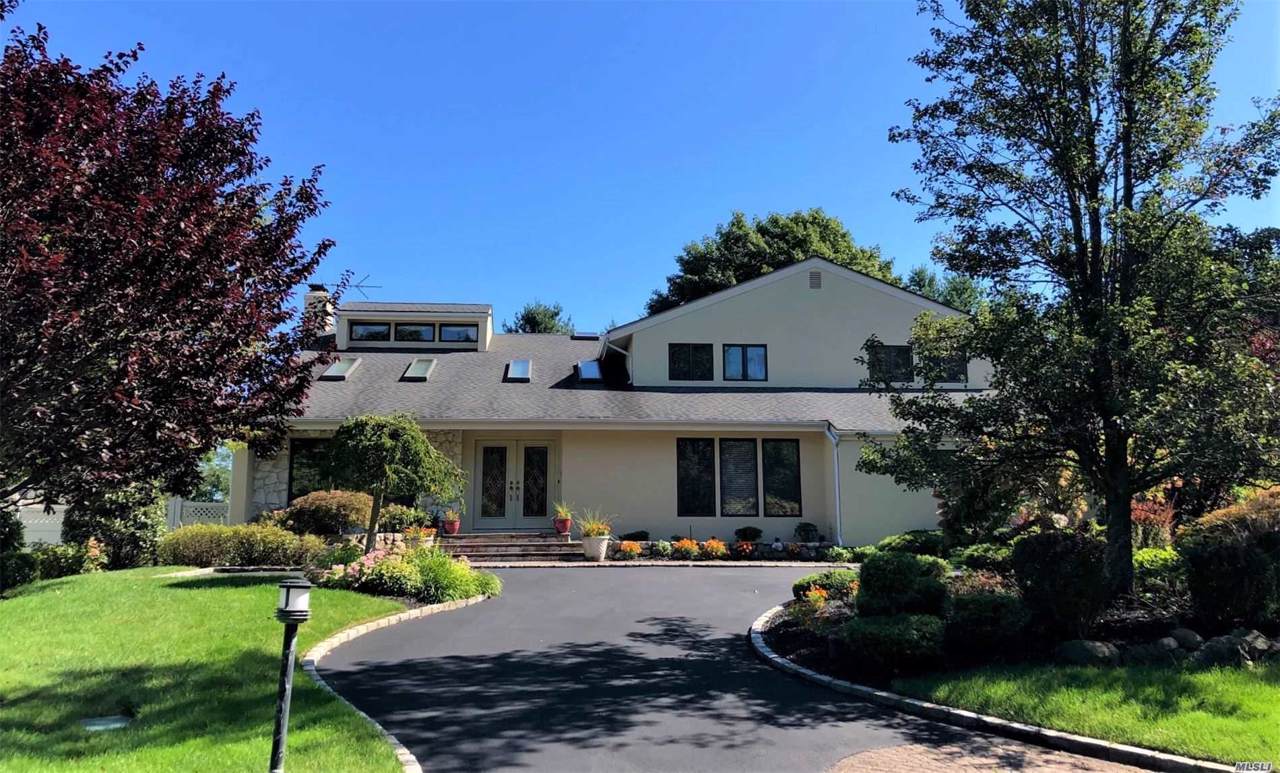270 Willis Ave - Photo 1