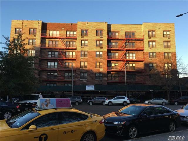 87-70 173 St - Photo 1
