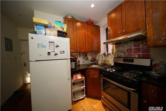 546 55th St - Photo 1