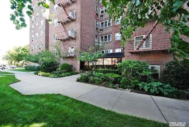 144-55 Melbourne Ave - Photo 1