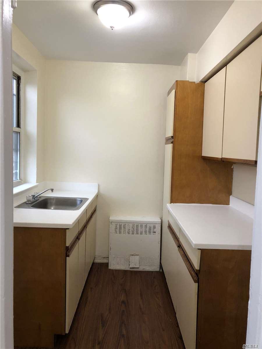 4015 192 St - Photo 1