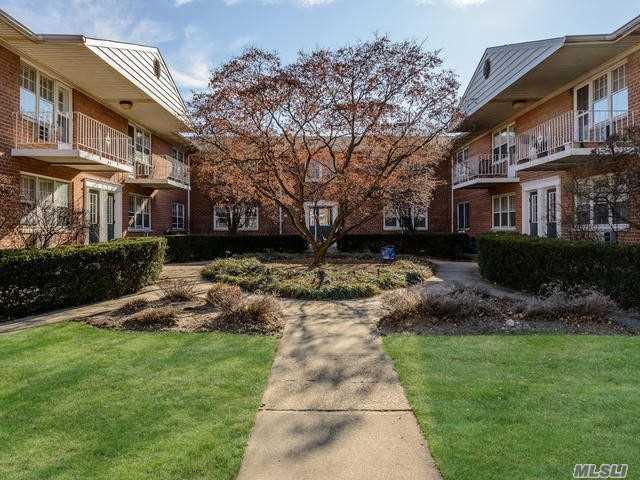 100 Manhasset Ave - Photo 1