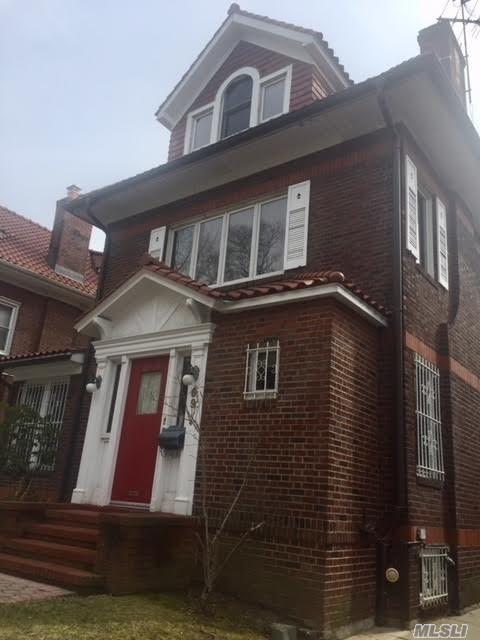 69-14 Dartmouth St - Photo 1