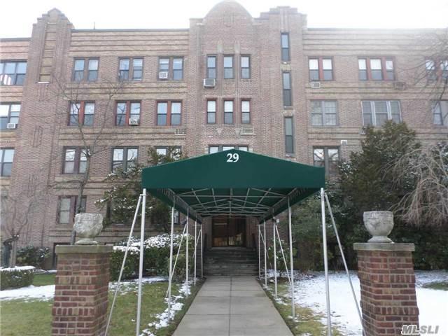 29 Woodmere Blvd - Photo 1