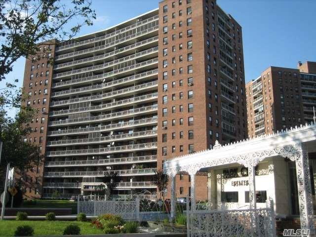61-15 98 St - Photo 1