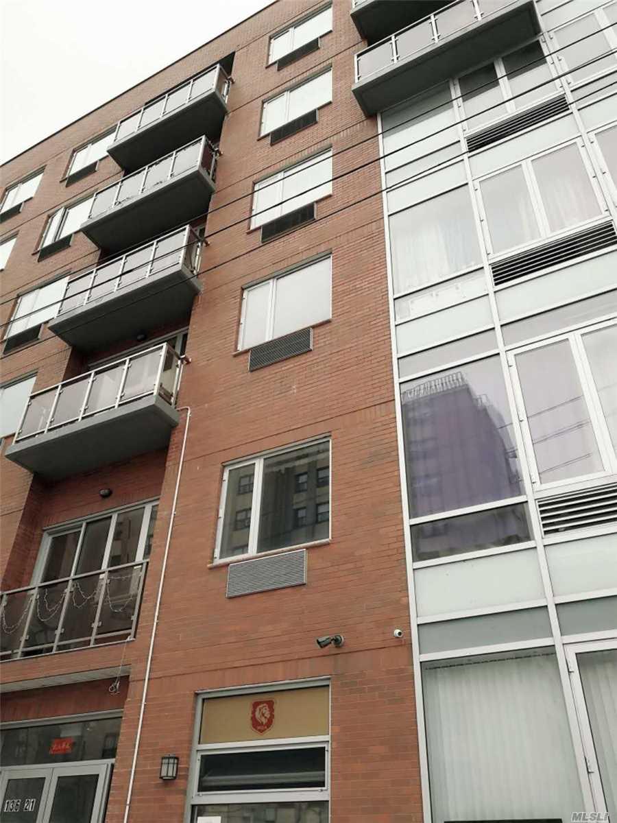 136-21 Latimer Pl - Photo 1