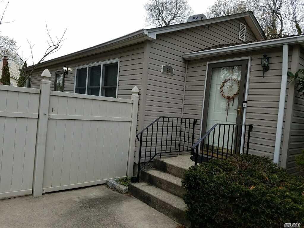 89 Mastic Blvd - Photo 1