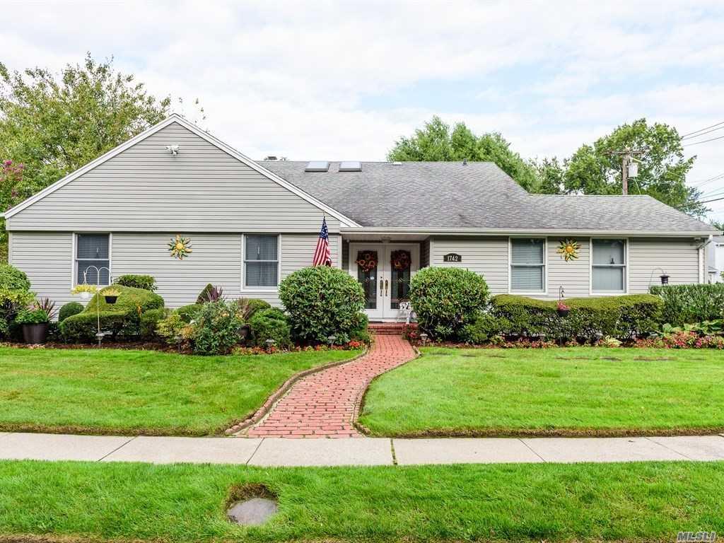 1742 Union Ave - Photo 1