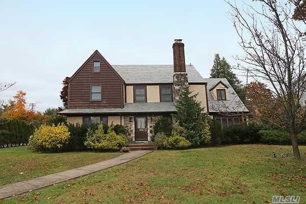 57 Nassau Blvd - Photo 1