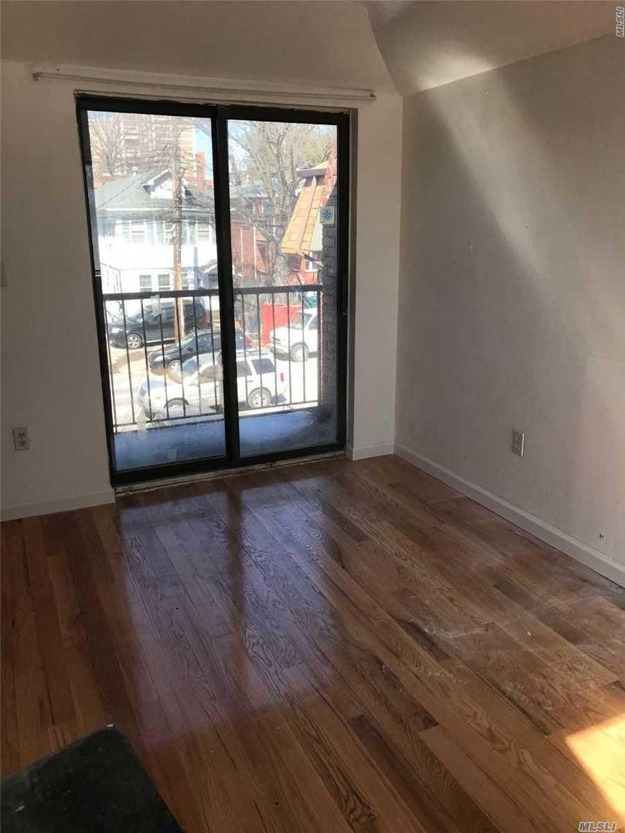 137-30 Juniper Ave - Photo 1