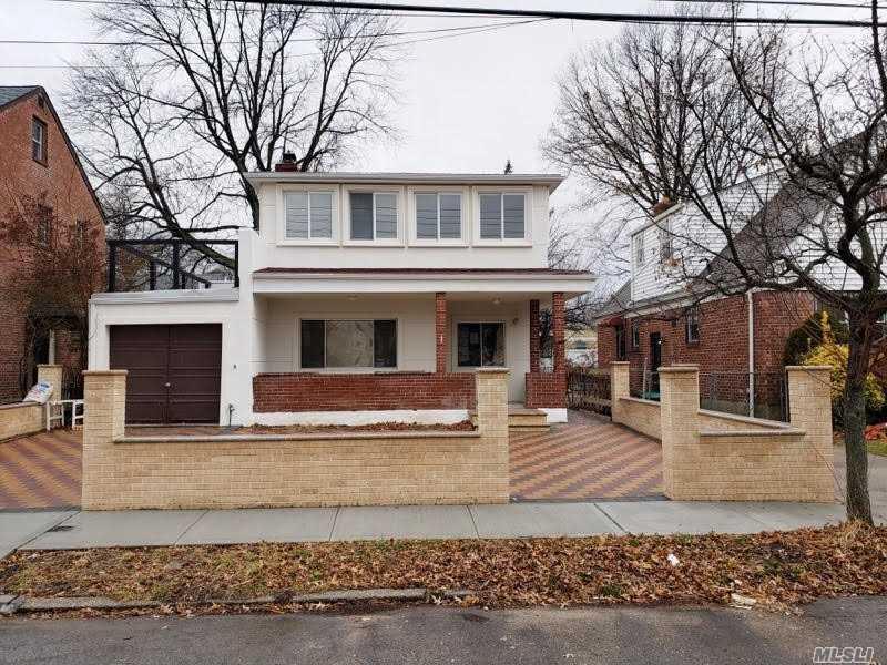 81-32 167 St - Photo 1