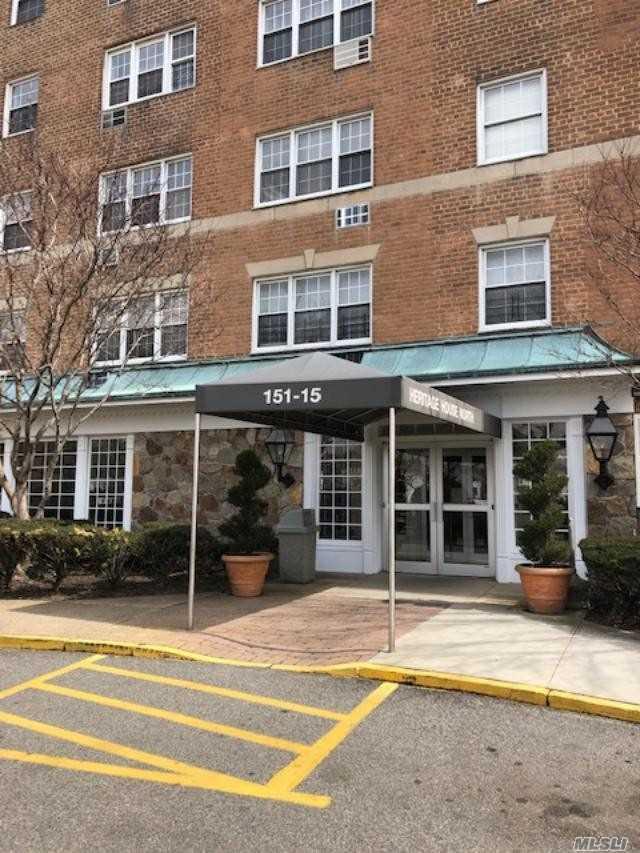 151-15 84th St - Photo 1
