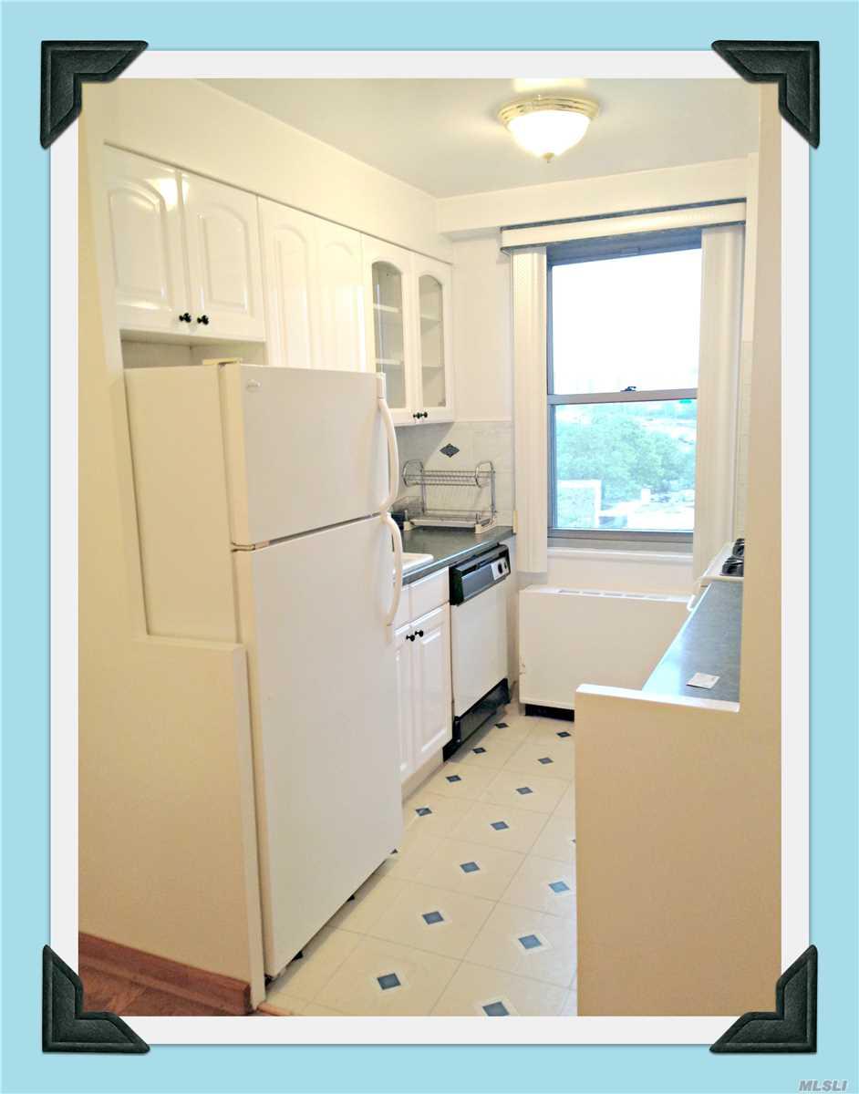 61-20 Grand Central Pky - Photo 1