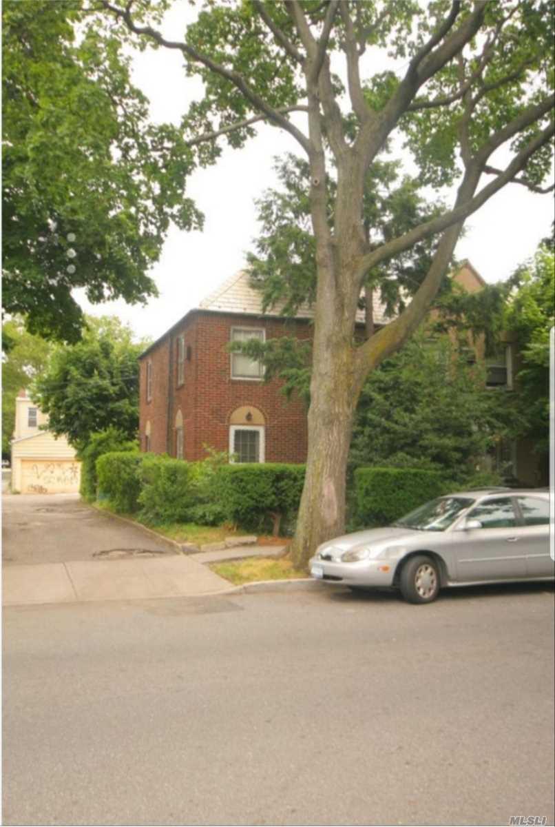 3211 54 St - Photo 1