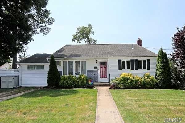 2532 Clinton St - Photo 1