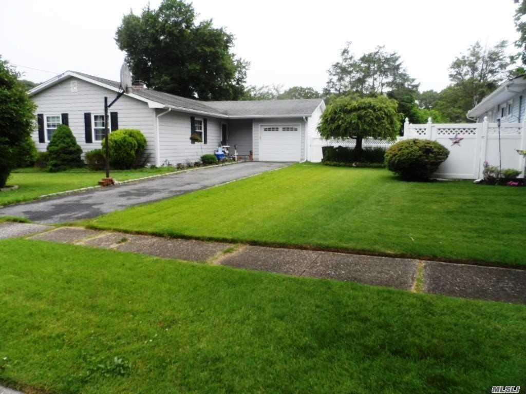 127 Patchogue Rd - Photo 1