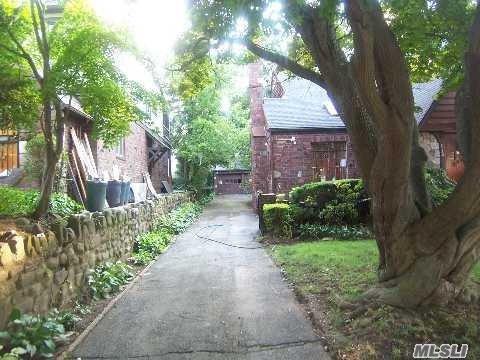 80-88 Dumphries Pl - Photo 1