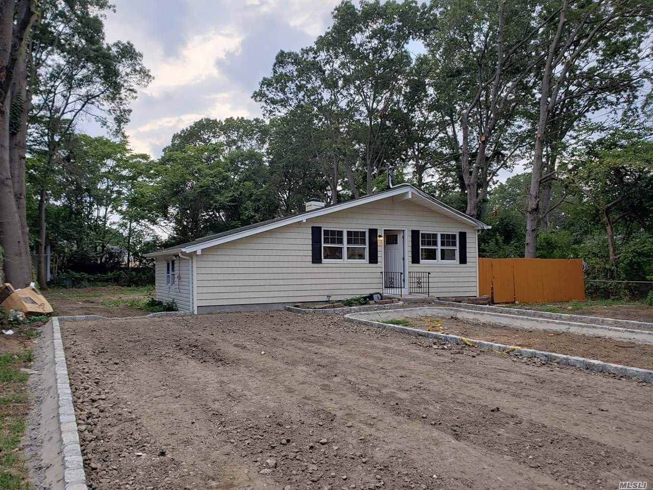 1042 Sullivan St - Photo 1