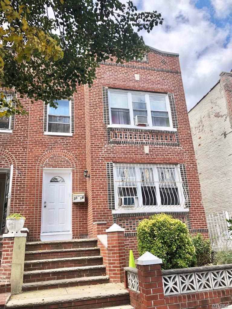 31-18 85 St - Photo 1