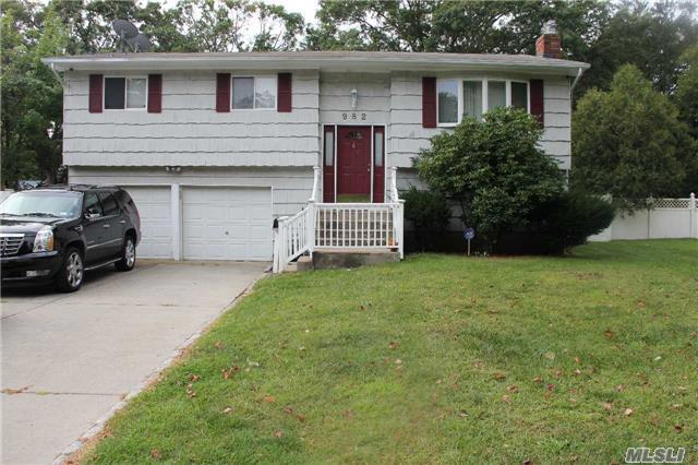 982 Commack Rd - Photo 1