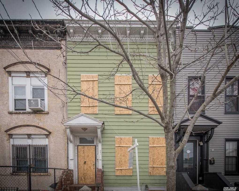 341 Essex St - Photo 1