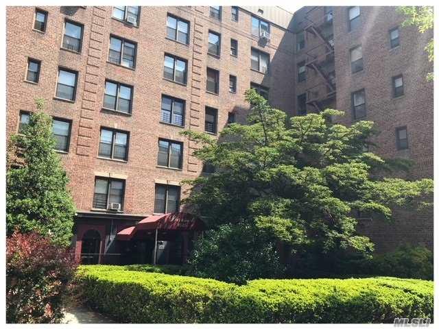 83-25 98 St - Photo 1