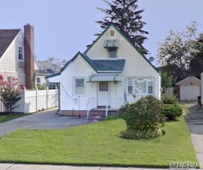 79-25 269 St - Photo 1