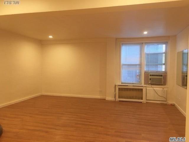 41-07 Bowne St - Photo 1