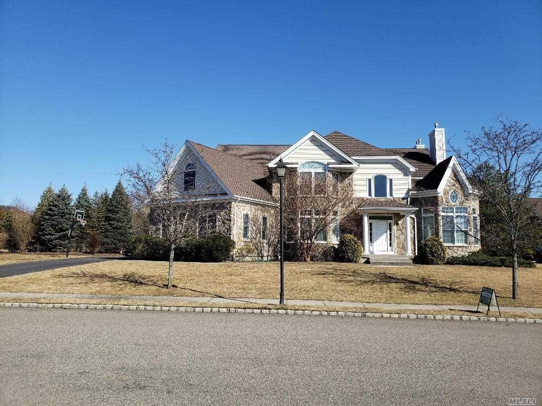 105 Elmwood Dr - Photo 1