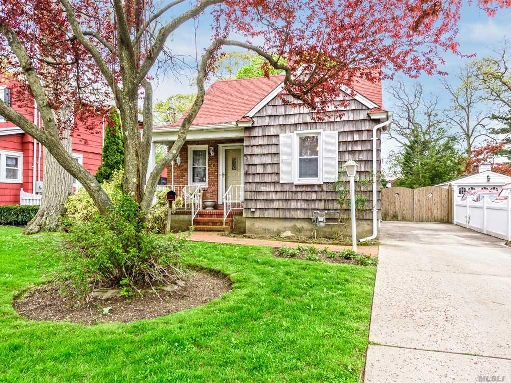 245 Oak St - Photo 1