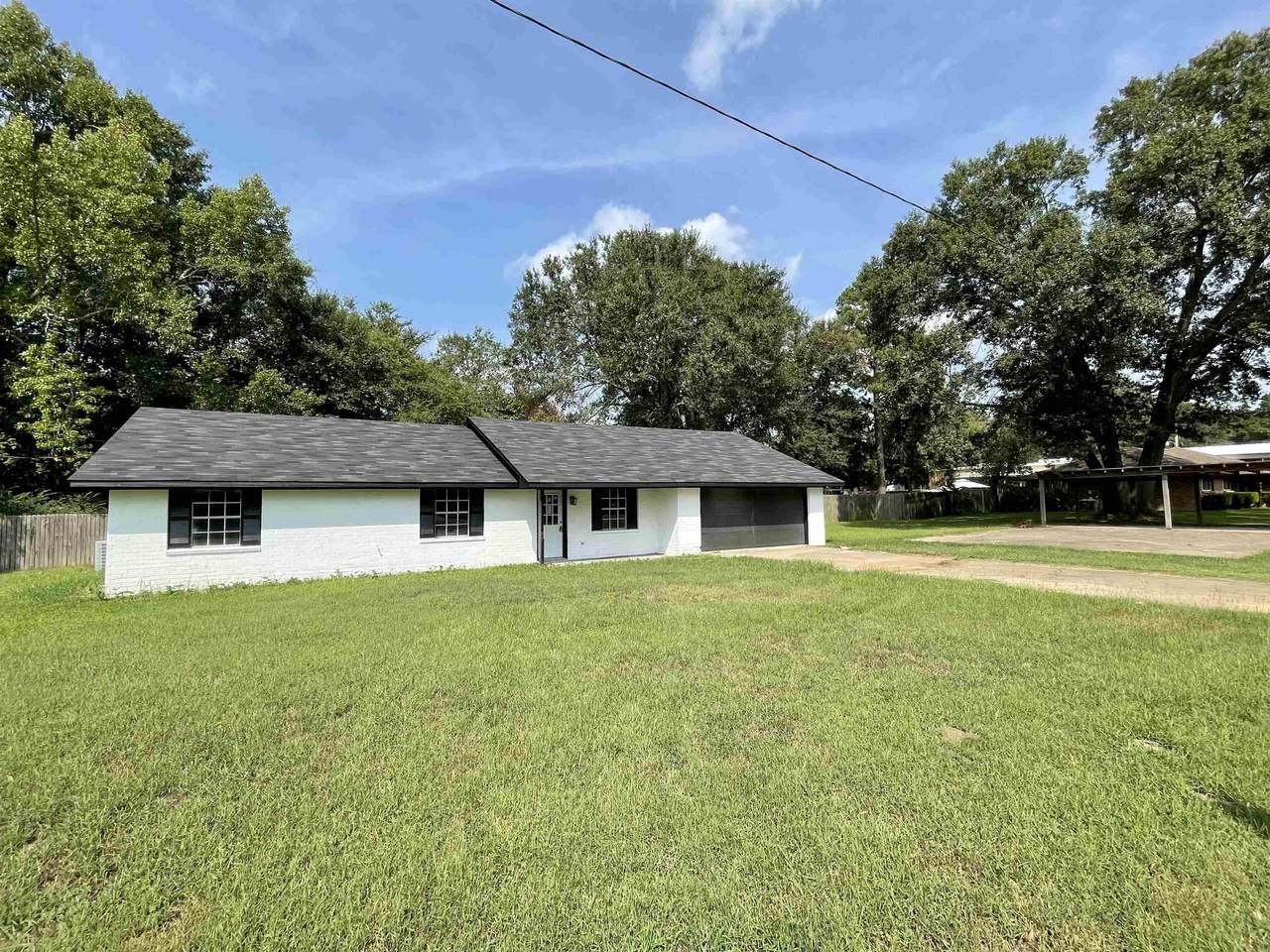 1009 Woodhaven Dr - Photo 1