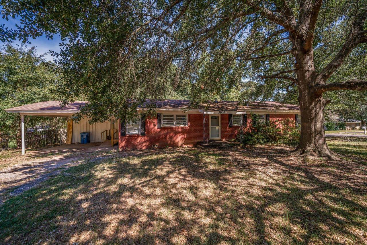 3909 Redwood Trail - Photo 1