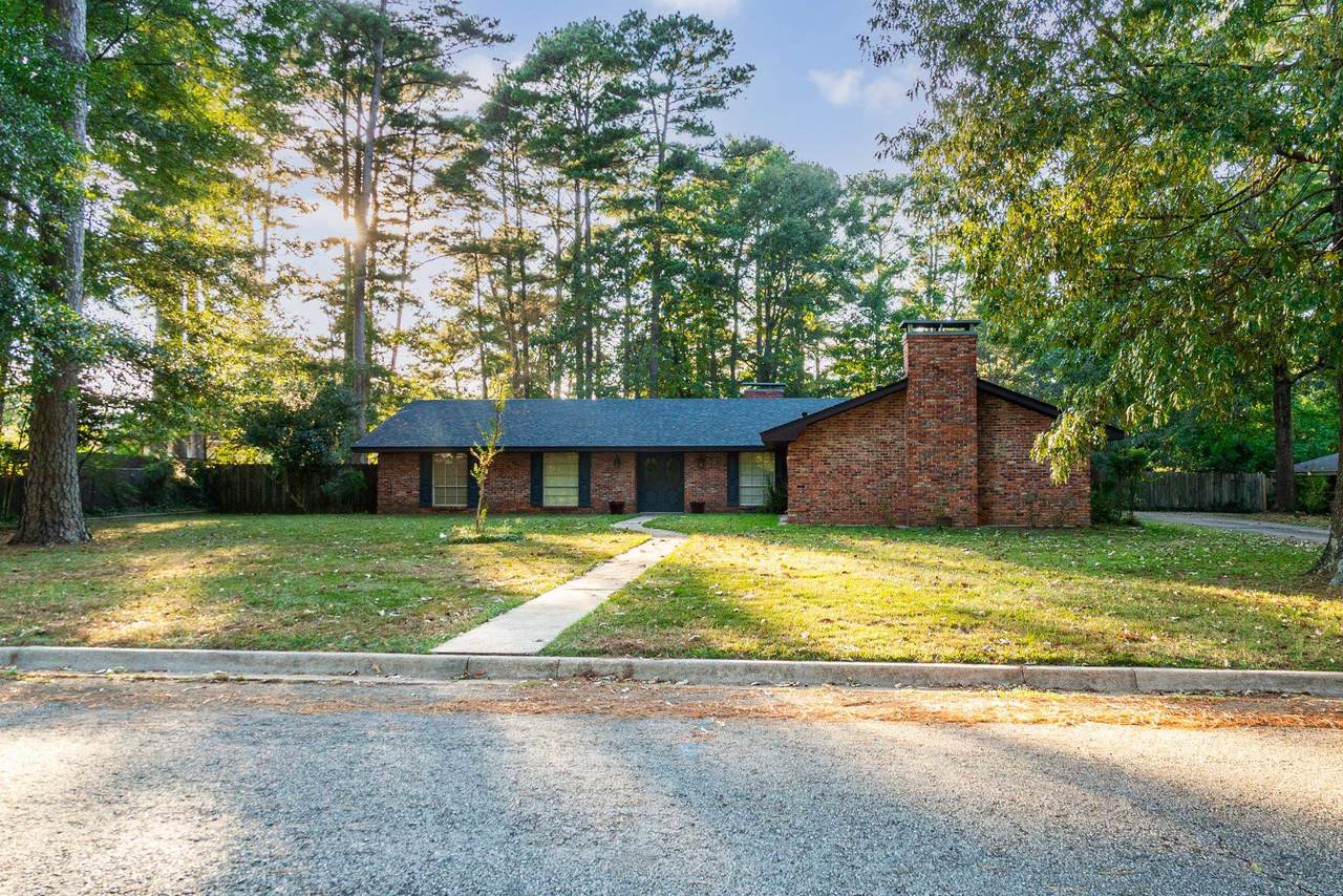 903 Stuart Ln - Photo 1