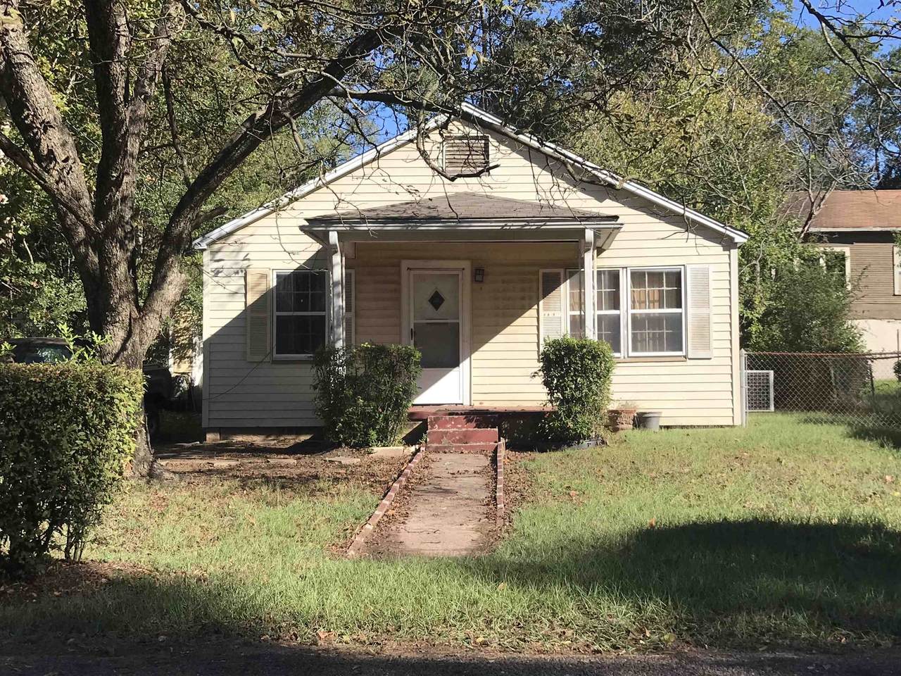 1605 Timpson - Photo 1