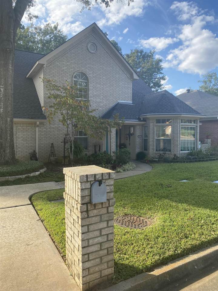 803 Montreal Drive - Photo 1