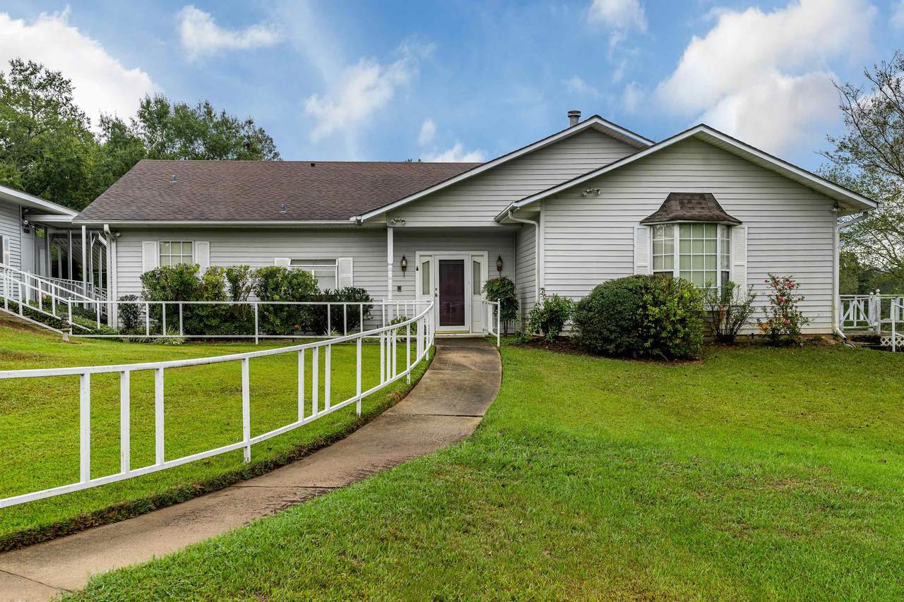 328 Lake Devernia - Photo 1