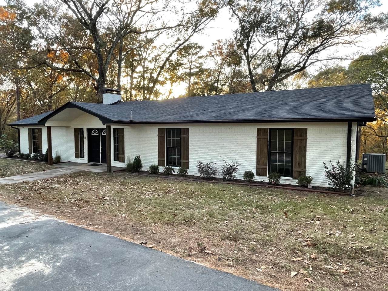 4918 Tanglewood - Photo 1