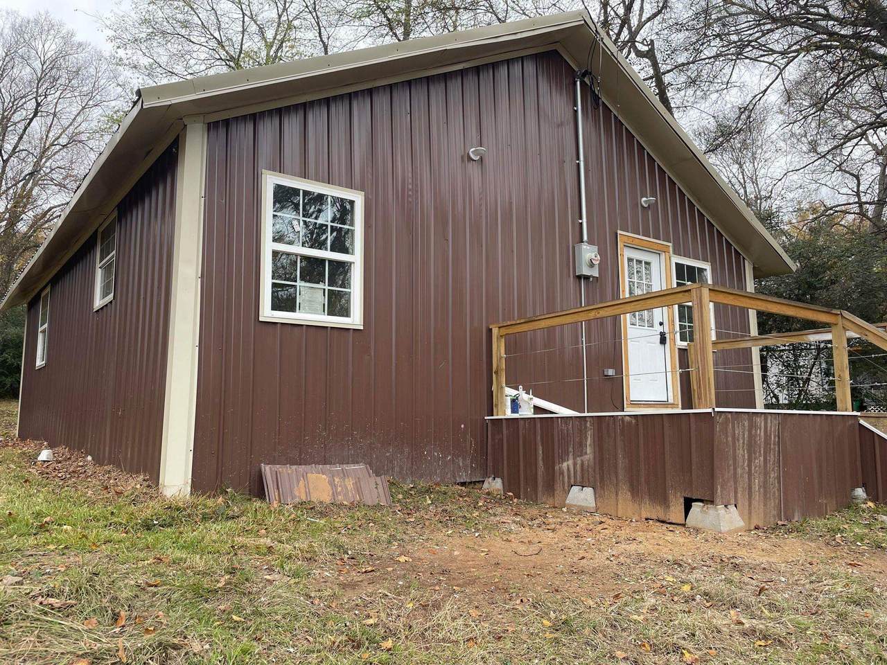 723 Tyler St - Photo 1