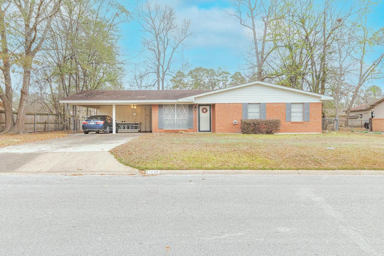 1128 Oakwood Street - Photo 1