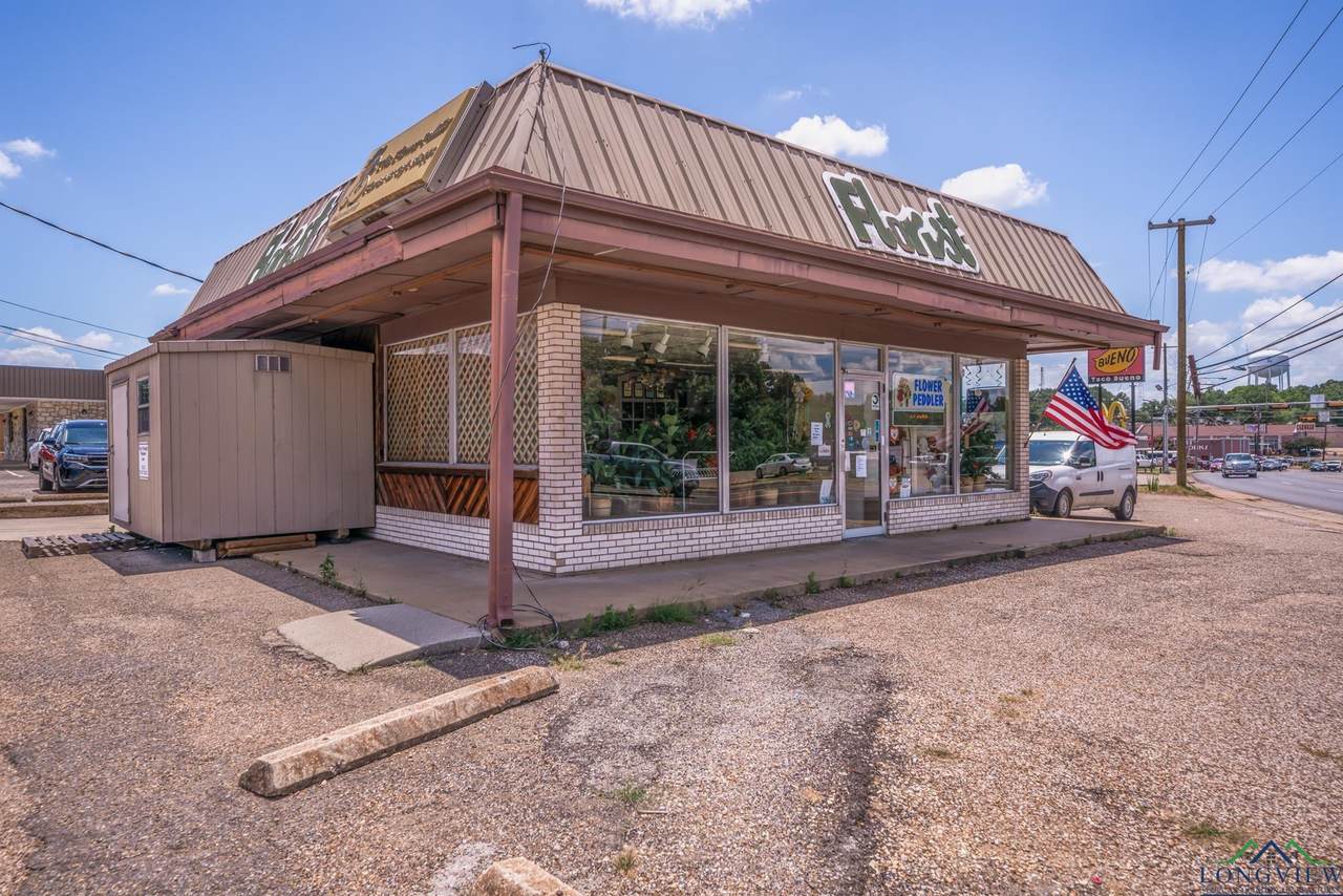 510 E Marshall Avenue - Photo 1