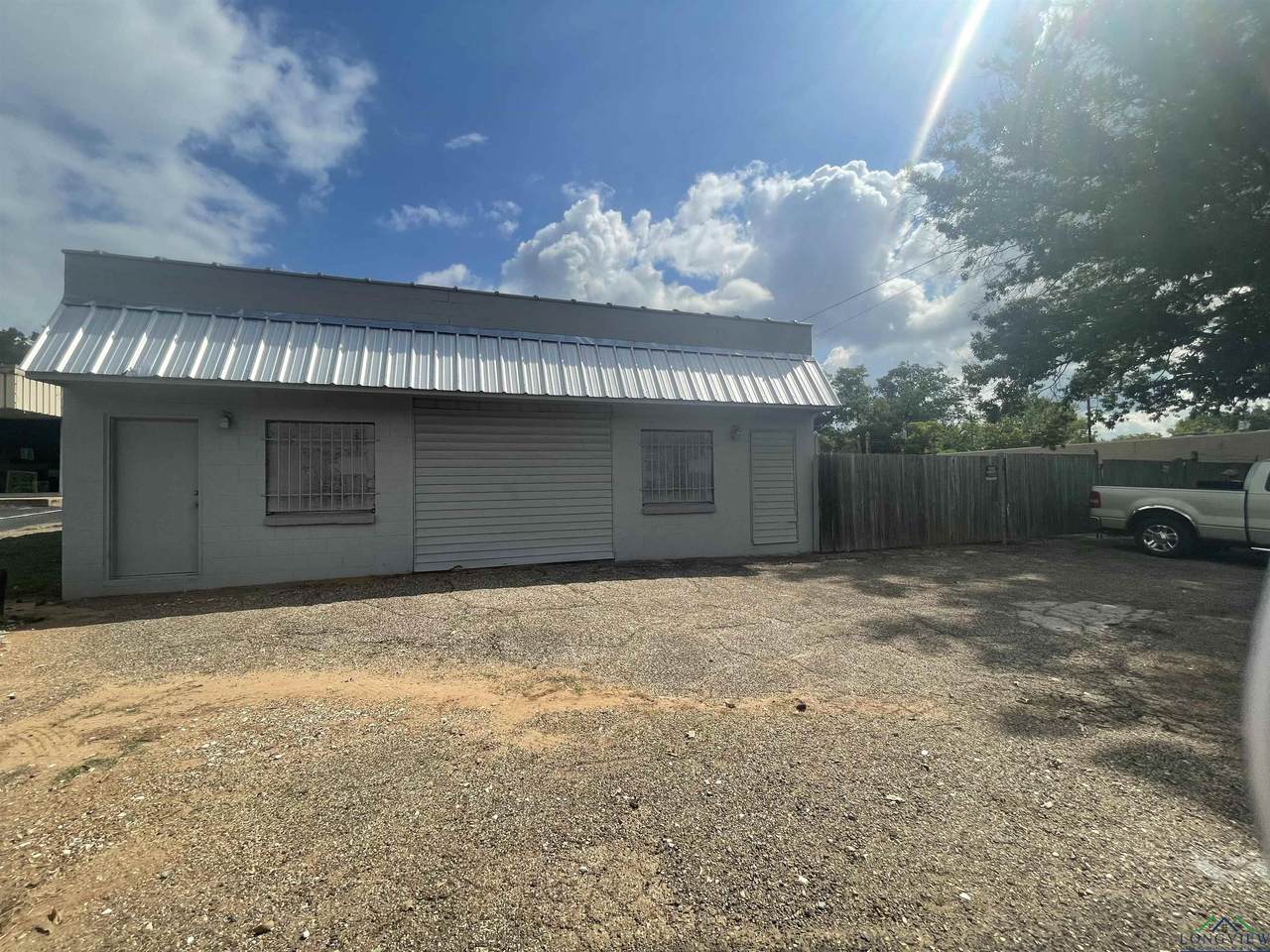 808 Pine Tree Rd - Photo 1