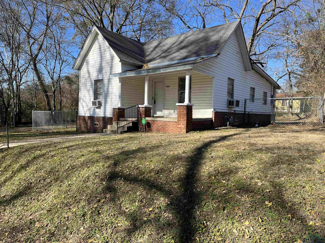 1005 Cypress - Photo 1
